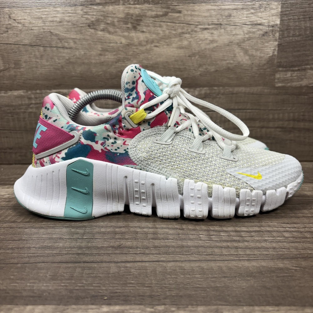 Nike Metcon 4 Gray Pink White Womens US Size 6.5 EUR 37.5 DQ0304-001 Sneakers
